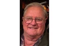 Travis Bard's Instagram, Twitter & Facebook