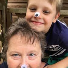 Hi, my sister and I are arriving tomorrow (24th) staying at, LORENZO HOTEL  Lassi, if anyone is gifting any beach chairs and umbrella we'd be most  grateful, heard the beds are expensive