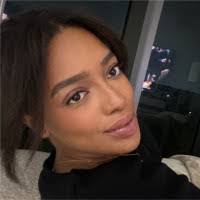 Noelle Henry's Instagram, Twitter & Facebook