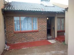 Rabie ridge police are investigating the murder after the man, who is yet to be identified. 2 Bedroom House To Let In Rabie Ridge Midrand Kitchen Furnished With Fridge Junk Mail