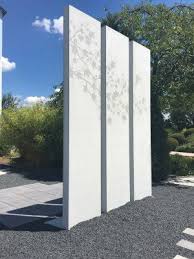 Massimo Stele Mit Gestrahlter Blumenintarsie Garten Beton Sichtschutzwand Garten Sichtschutz Garten