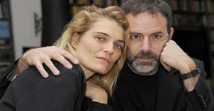 Omar pedrini sul suo profilo facebook ha annunciato il suo stop dai concerti live a causa di un intervento omar pedrini e l'aneurisma aortico, il post. Chi E Claudia Zanella Conosciamo Meglio L Ex Moglie Di Fausto Brizzi Bigodino