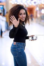 Pearle maaney (born 28 may 1989) is an indian video jockey, fashion model, television presenter and actress from kerala. Pearle Maaney At Who Movie Preview Show 15