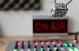 A rádióprogramok felett, a rádiókereső segítségével át tudsz váltani másik rádióra. Ok Lesznek A Retro Radio Musorvezetoi Nlc