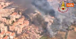 Caos e paura a catania dove un brutto incendio ha interessato il litorale. 3syacieo8p2mlm
