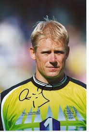 As part of our ongoing look back through the annals of the competition, peter schmeichel, who kept goal for denmark at euro '92, tells uefa.com about the emotional journey of that summer. Peter Schmeichel Danemark 20 X 30 Cm Fussball Foto Original Signiert 409524 Eur 13 99 Das Foto Ist Mit Origina Fussball Fotos England Fussball Mannschaftsfotos