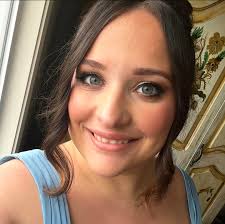 Hey guys can someone please help me to Edit a photo for my schoolproject?  We Are supposted to make an advirtisement and I wrote a really good report  and then I was