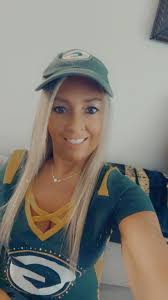 Is it okay to wear a jersey of a former player who has left the team?