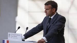 Les bars et restaurants seront fermés mais les écoles resteront ouvertes et certains pans de. Covid 19 Emmanuel Macron Annonce Qu Il Est Vaccine