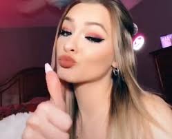You might have seen her on these platforms, or your teenager might have mentioned her. Zoe Laverne 14 Facts About The Tiktok Star You Should Know Popbuzz