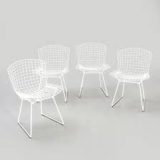 Bertoia found sublime grace in an industrial material, creating a design that works with every decor, in every room. Harry Bertoia A Set Of Four Chairs Side Chair Knoll International Bukowskis
