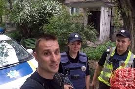 Maybe you would like to learn more about one of these? Ekstremal Iz Krivogo Roga Po Prosbe Policii Pomog Pozhiloj Zhenshine Popast V Svoyu Kvartiru Pershij Miskij