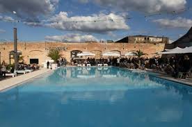 Haubentaucher Berlin Haubentaucher Outdoor Pool Lounge Und Bar Revaler Str 99 Warschauer Str 10245 Berlin Fri Haubentaucher Berlin Berlin Friedrichshain