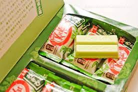 Wte Wasabi Kitkat Japan An Omiyage From Kanto Shizuoka Regions I Love These Kitkat Wasabi Wasabi Flavors