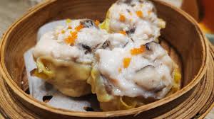 Nah, jika kamu ingin mencoba untuk membuat dimsum sendiri di rumah, berikut adalah resep dimsum udang yang mudah untuk dibuat di rumah. Dolly Dim Sum Gadis Genit