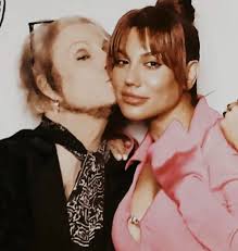 I want to wish everyone a happy new year full of family, friends, and rock  'n' roll @rlowery @_lowery_ @nloweryy @motleycrue