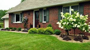 To inspire the landscaping in your yard, we've compiled examples of the best flower bed ideas to get your creativity flowing! 28 Beautiful Small Front Yard Garden Design Ideas