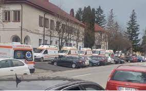 A ajuns la momentul adevărului. Foto È™apte AmbulanÈ›e Au Stat La CoadÄƒ Vineri Pentru A LÄƒsa PacienÈ›i Cu Covid 19 La Spitalul De Boli InfecÈ›ioase Din BraÈ™ov