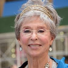 Daphne Mckay's Instagram, Twitter & Facebook