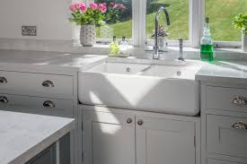With this mount, the countertops are installed over the sink, to hide the seam between the sink and the counters, for a more flawless look. Choosing A Sink For Granite Countertops Undermount Top Mount