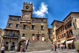 It is the main cultural and artistic center of the val di chiana after arezzo. Zur Entdeckung Von Arezzo Und Cortona Die Versteckte Toskana Unsere Angebote