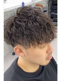 前下がりマッシュ スパイラルパーマ 大阪梅田メンズパーマ l062529692 ジーナ 梅田 zina のヘアカタログ ホットペッパービューティー パーマ スパイラルパーマ メンズ 前下がりマッシュ