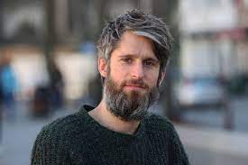 Geboren op 17 november 1980 in wilrijk / begon in 2007 als presentator van de ochtend op ­radio 1, naast onder anderen lisbeth net zoals hij dertigers niet snapt, waarin mijn broer yannick speelt. Dertigers Acteur Yannick De Coster Is De Broer Van Mol Presentator Gilles Als Kind Hebben We Vooral Veel Gevochten Showbizz Hln Be