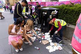 Lady Boys of Bangkok step in to clean up Edinburgh as rubbish piles high  during bin strike | The Scottish Sun