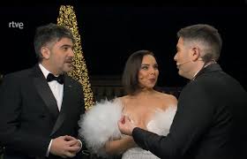 Las campanadas de Chenoa y Estopa lideran frente a las de Cristina Pedroche en las audiencias de Nochevieja | Televisión | EL PAÍS