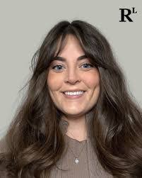 Moya Sinclair's Instagram, Twitter & Facebook