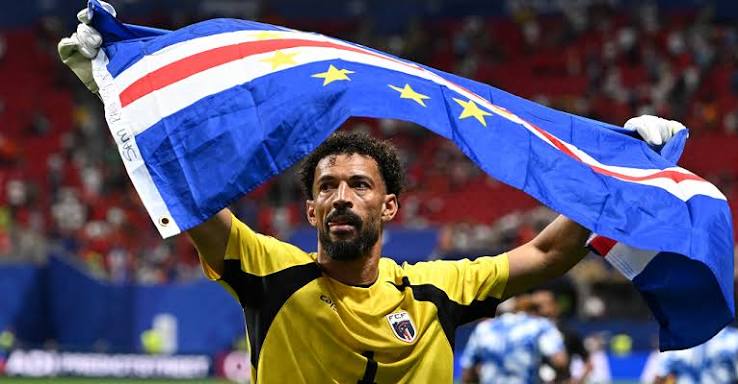 Colo-Colo pede &agrave; federa&ccedil;&atilde;o chilena que Vozinha possa colocar apelido na camisa