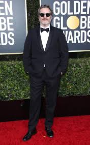 Sorprende sempre hollywood, soprattutto il giorno di halloween, tra comicità ed effetti speciali come nei film horror più famosi, ecco tutti i vestiti e i migliori look delle star! Golden Globe 2020 Gli Uomini Meglio Vestiti Sul Red Carpet Foto Style