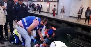 Manual del usuario del metro. Usuaria Es Golpeada Por Tren Del Metro Cdmx Por Rebasar La Linea Amarilla
