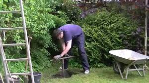 Grundsätzlich lässt sich ein brunnen jederzeit im garten anlegen. Brunnenbohren Von Hand Anleitung Bohren Drill Well Youtube