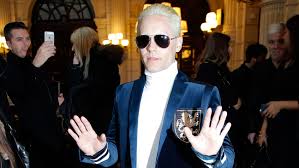 Jared leto has tried so many different cool hair styles, ranging from his short hair to the movie suicide squad to the long man braid he rocked at the golden globes to the mohawk he wore a couple of years back. Jared Leto Goes Platinum Blond The Hollywood Reporter