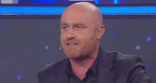 Notizie, foto e video su rudy zerbi, tutti gli aggiornamenti dal corriere adriatico. Amici Rudy Zerbi In Imbarazzo In Studio Una Figura Di M La De Filippi Lo Inchioda Libero Quotidiano