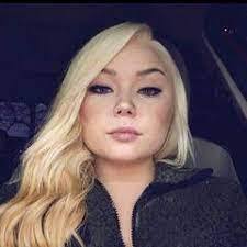 Molly Craft's Instagram, Twitter & Facebook