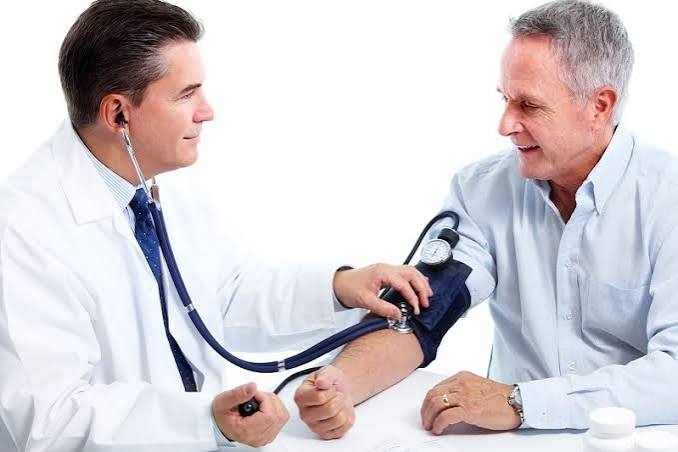 Khám sức khỏe cho người cao tuổi có cần thiết không?