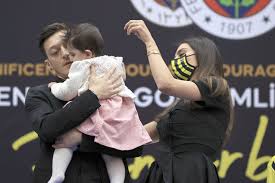 Mesut özil and amine gülşe's received 5 million tl offer for their newborn baby to play in advertising. Eda Ozil Explore Tumblr Posts And Blogs Tumgir