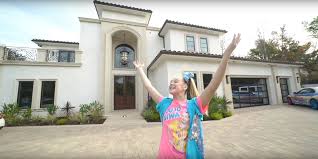 The room has some thimble chairs, which were a birthday gift to siwa from nickelodeon and feature in her music video for 'hold then she shows the 'merch room,' packed full of pink jojo siwa lunch boxes, unicorns, and colorful bows. See Inside Jojo Siwa S Insane New House With Its Own 7 Eleven Station