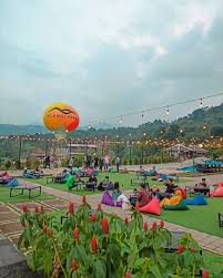 Cocok banget buat chill setelah kamu dan keluarga lelah menjelajah bukit pelangi sentul. Sejuk 5 Restoran Outdoor Di Bogor Ini Punya Panorama Bukit Dan Persawahan