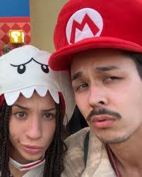 Vanessa Forrest's Instagram, Twitter & Facebook