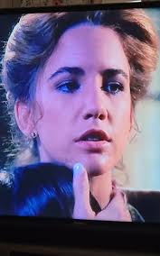 Laura appears to have a French tip