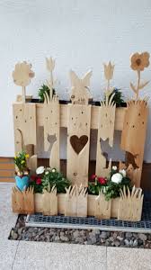 Maybe you would like to learn more about one of these? Palette Mit Blumentopfeisatzen Paletten Deko Weihnachten Holz Basteln Weihnachten Ostern Basteln Holz