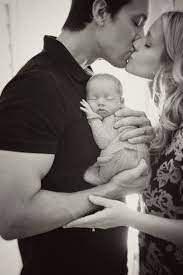 Come with us to the newborn photoshoot behind the scenes and. Pin By Julia Harringer On Photo Ideas Newborn Photography Poses Newborn Pictures Newborn Family Photos