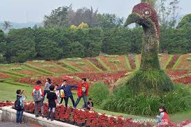 25 tempat wisata di pandeglang terbaru & lagi hits dikunjungi. Tak Pakai Masker Pengunjung Taman Bunga Nusantara Dapat Teguran Antara News
