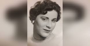 Carol Decarlo's Instagram, Twitter & Facebook