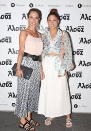 Δεν τελειωνει στο 22επ της 2ης σεζον;;; Mairh Synatsakh Aimilianos Stamatakhs H Koinh Dhmosia Emfanish Toys Meta Apo Kairo Freegossip