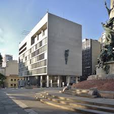 O palácio da justiça do porto, da autoria do arquitecto raúl rodrigues lima, foi inaugurado em 1961 e é um autêntico museu informal de arte modernista, com escultura, pintura e frescos de artistas portugueses. Galeria De Arquitetura Moderna Em Porto Alegre Parte I Antecedentes E A Linhagem Corbusiana Dos Anos 50 Luis Henrique Haas Luccas 13