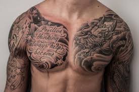 Les pectoraux de cet homme sont totalement tatoués avec de nombreux. Tatouage Homme 2018 Quelques Idees Tendance Et Sexy A Ne Pas Manquer